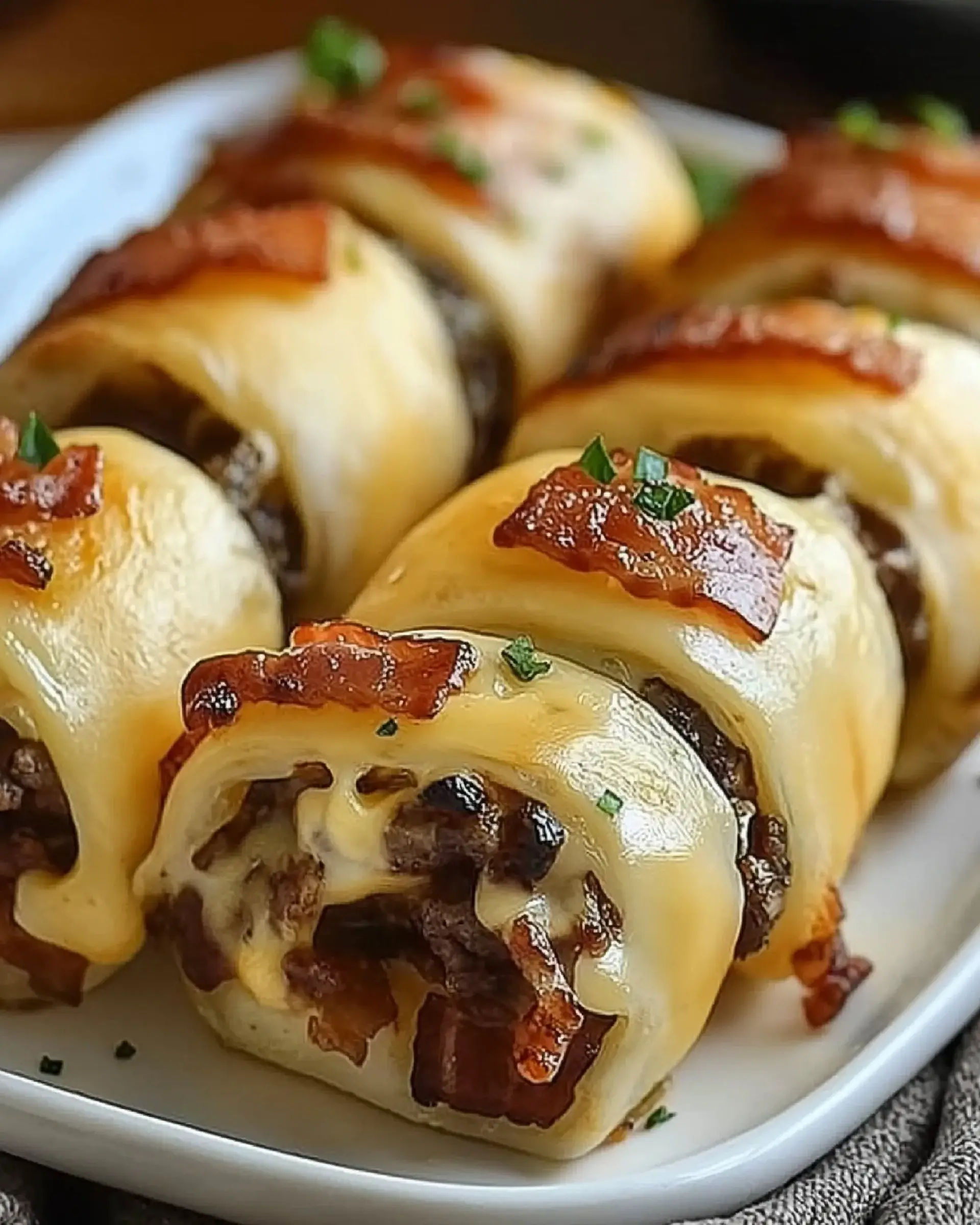 Garlic Butter Bacon Cheeseburger Rollups: Deliciously Easy!