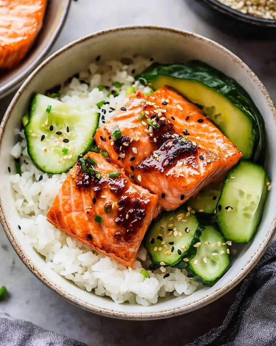 Baked Salmon Sushi Bowl: Easy Recipe for a Delightful Meal!